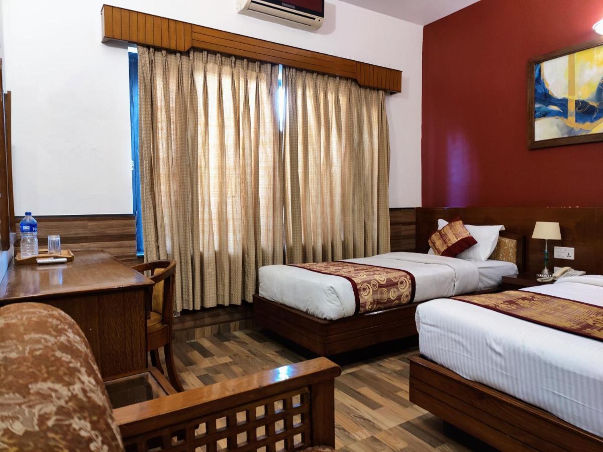 Hotel Tulsi Покхара Экстерьер фото