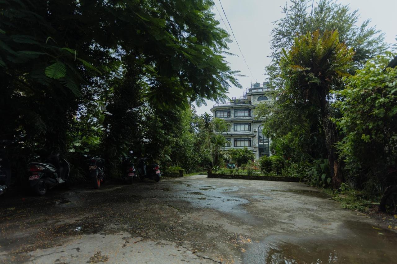 Hotel Tulsi Покхара Экстерьер фото