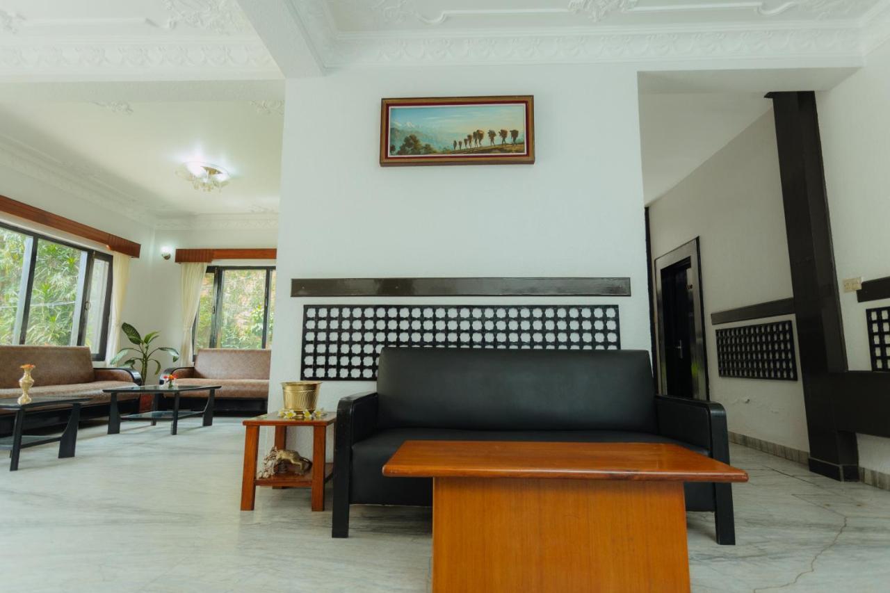 Hotel Tulsi Покхара Экстерьер фото