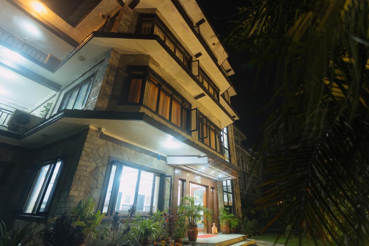 Hotel Tulsi Покхара Экстерьер фото