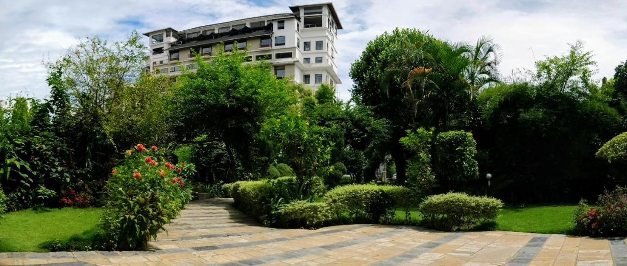 Hotel Tulsi Покхара Экстерьер фото